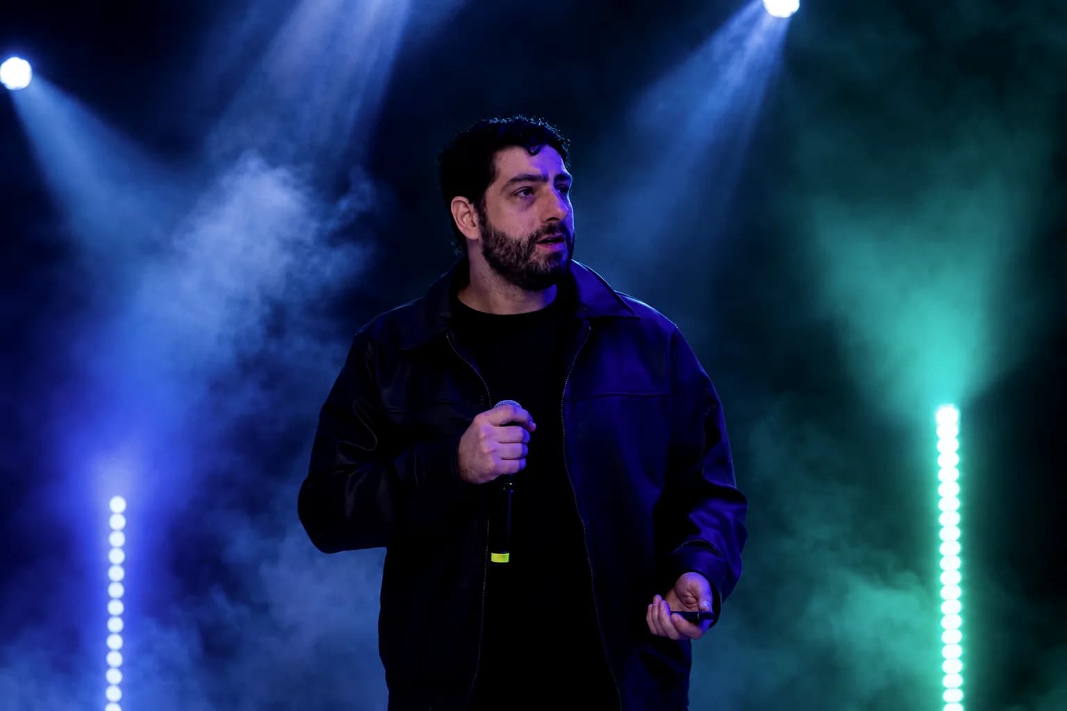 Gerson Ribeiro speaking on stage